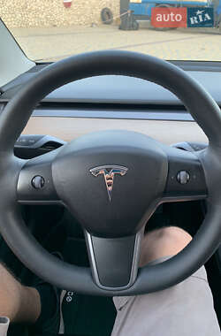Седан Tesla Model 3 2021 в 