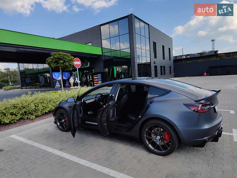 Седан Tesla Model 3 2018 в Киеве