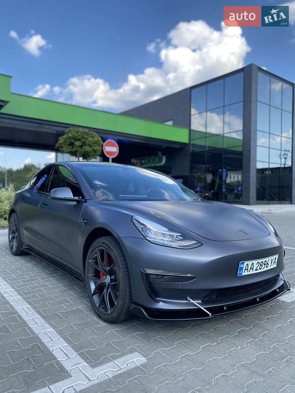 Седан Tesla Model 3 2018 в Киеве