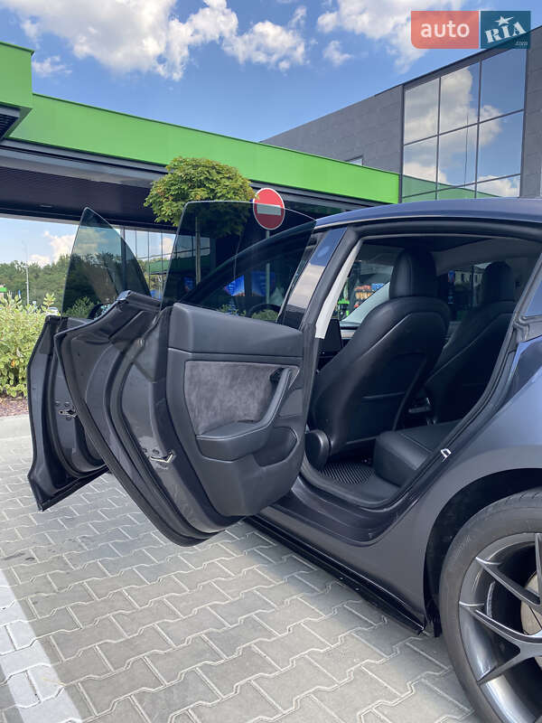 Седан Tesla Model 3 2018 в Киеве