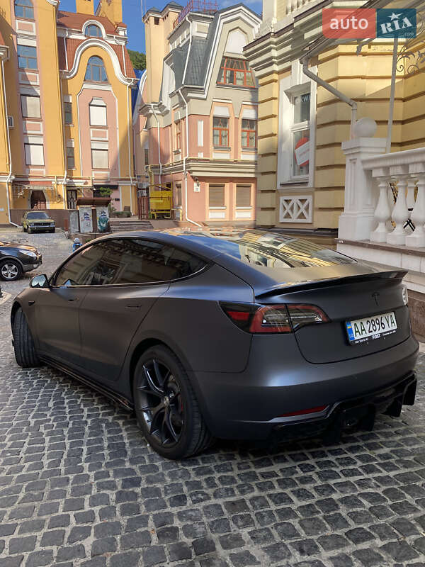 Седан Tesla Model 3 2018 в Киеве