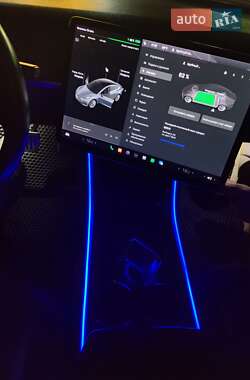 Седан Tesla Model 3 2018 в 