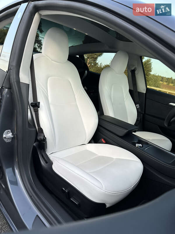 Седан Tesla Model 3 2021 в Киеве
