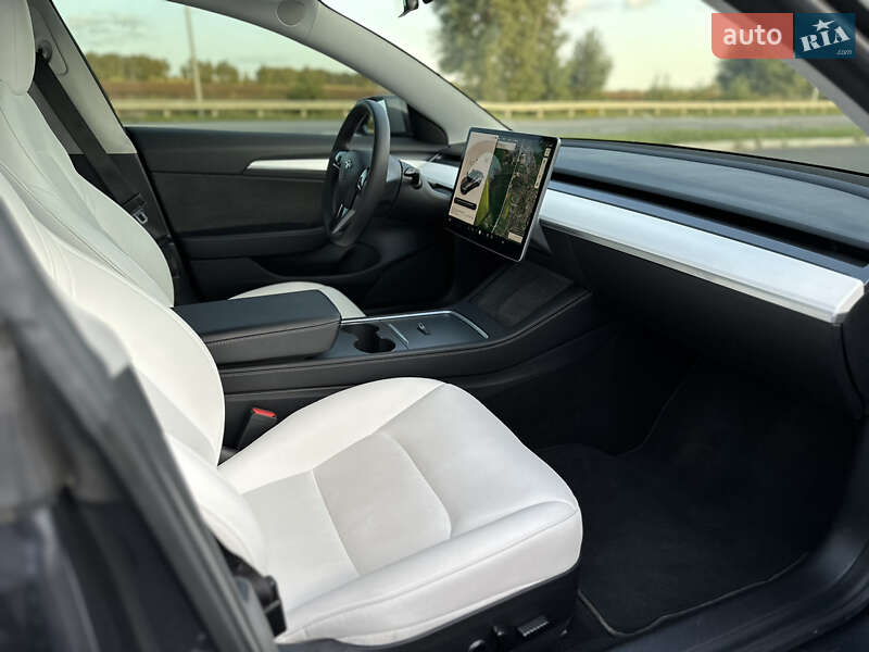 Седан Tesla Model 3 2021 в Киеве