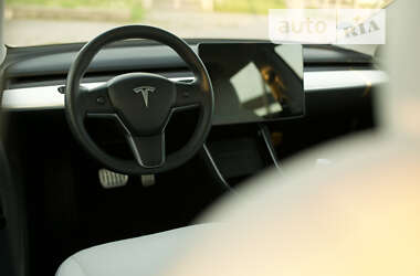 Седан Tesla Model 3 2019 в Львові