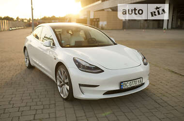 Седан Tesla Model 3 2019 в Львові