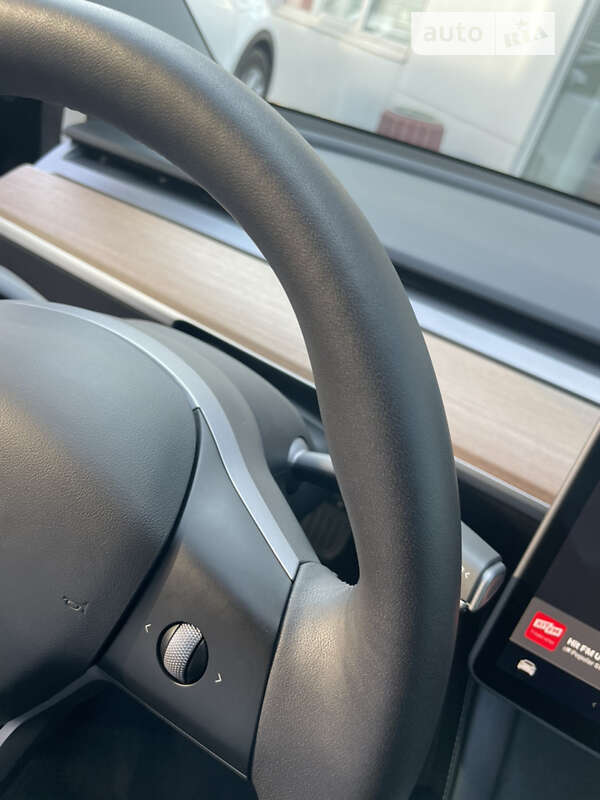Седан Tesla Model 3 2022 в Виннице