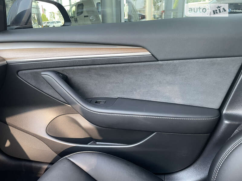 Седан Tesla Model 3 2022 в Виннице