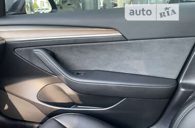 Седан Tesla Model 3 2022 в 