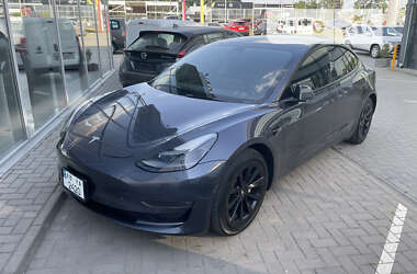 Седан Tesla Model 3 2022 в 