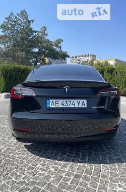 Седан Tesla Model 3 2021 в 