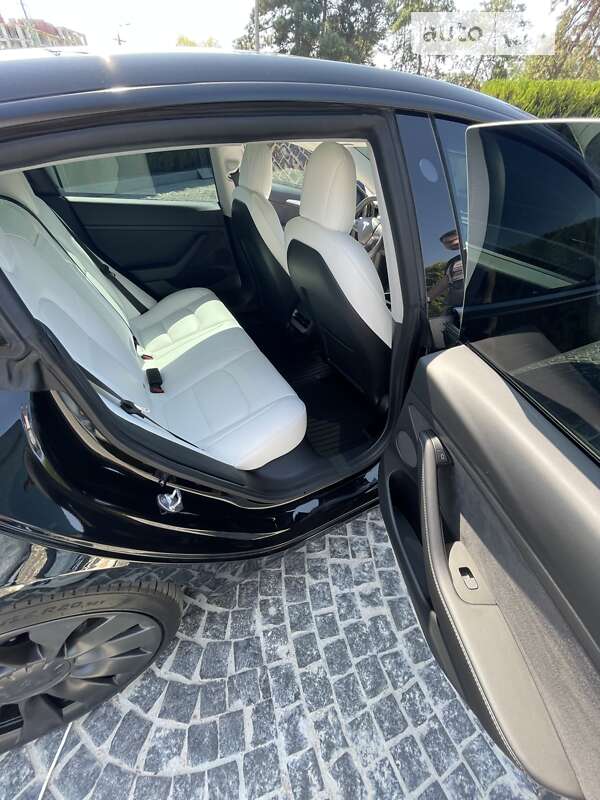 Седан Tesla Model 3 2021 в Днепре