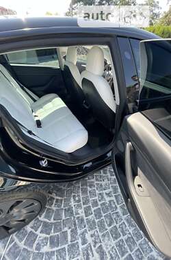 Седан Tesla Model 3 2021 в 