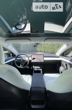 Седан Tesla Model 3 2021 в 