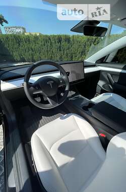 Седан Tesla Model 3 2021 в 