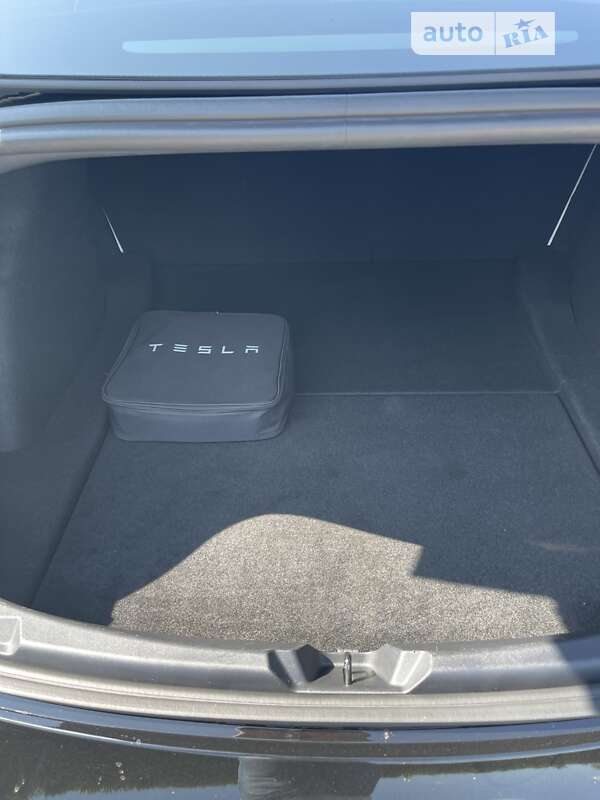 Седан Tesla Model 3 2021 в Днепре