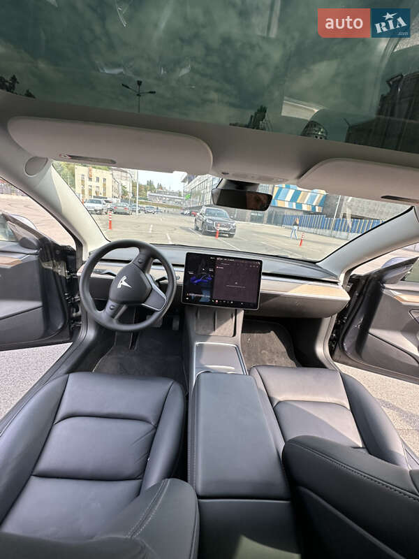 Седан Tesla Model 3 2022 в Виннице