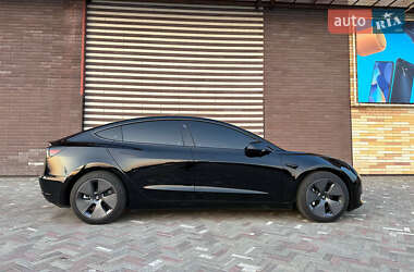 Седан Tesla Model 3 2022 в 
