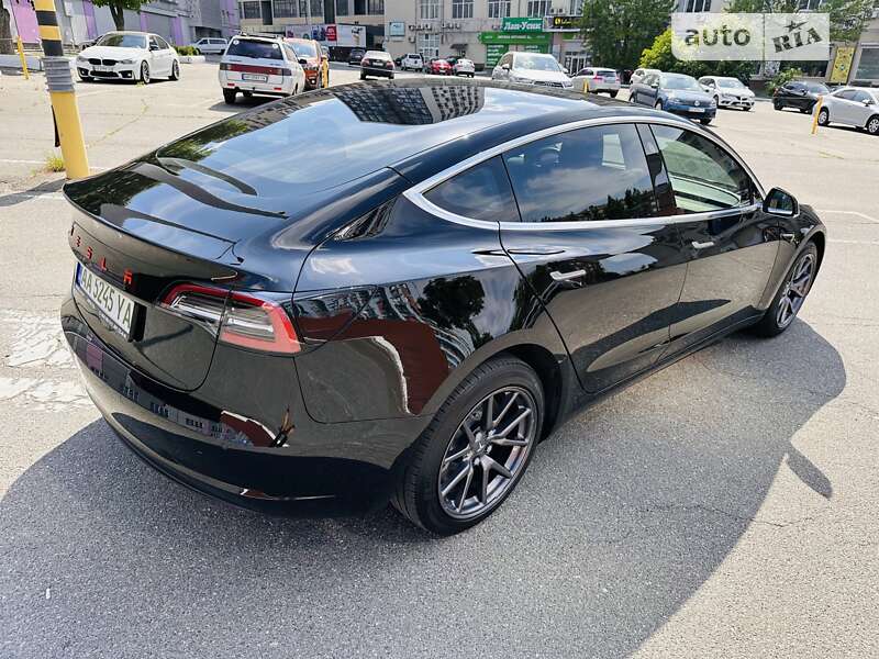Седан Tesla Model 3 2018 в Киеве