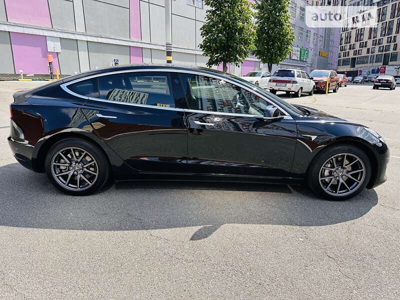 Седан Tesla Model 3 2018 в Киеве