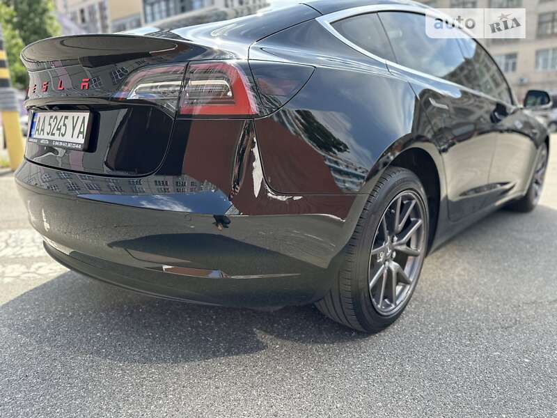 Седан Tesla Model 3 2018 в Киеве