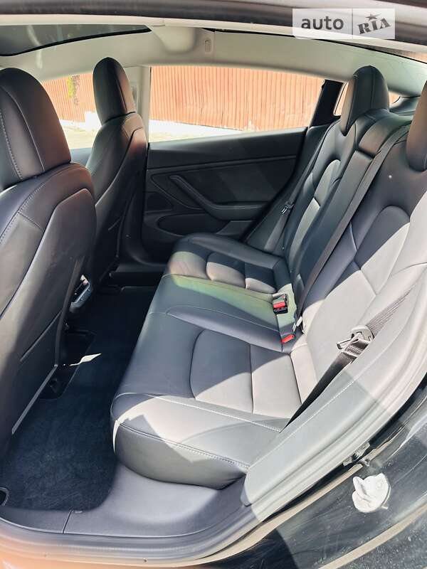 Седан Tesla Model 3 2018 в Киеве