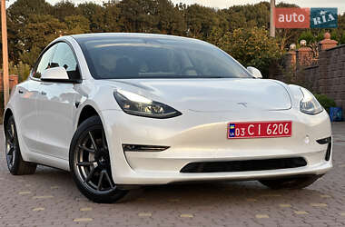 Седан Tesla Model 3 2022 в Ровно