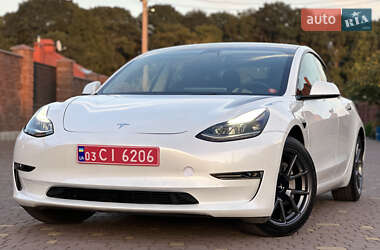 Седан Tesla Model 3 2022 в Ровно