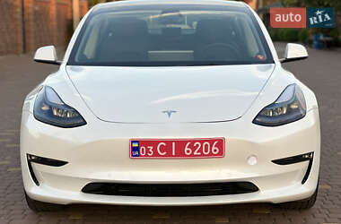 Седан Tesla Model 3 2022 в Ровно