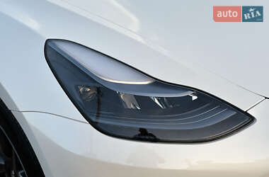 Седан Tesla Model 3 2022 в Ровно