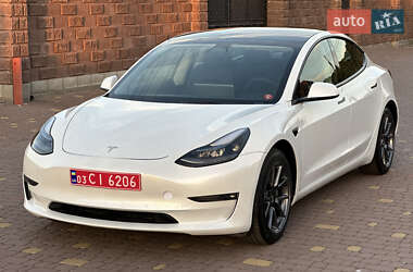 Седан Tesla Model 3 2022 в Ровно