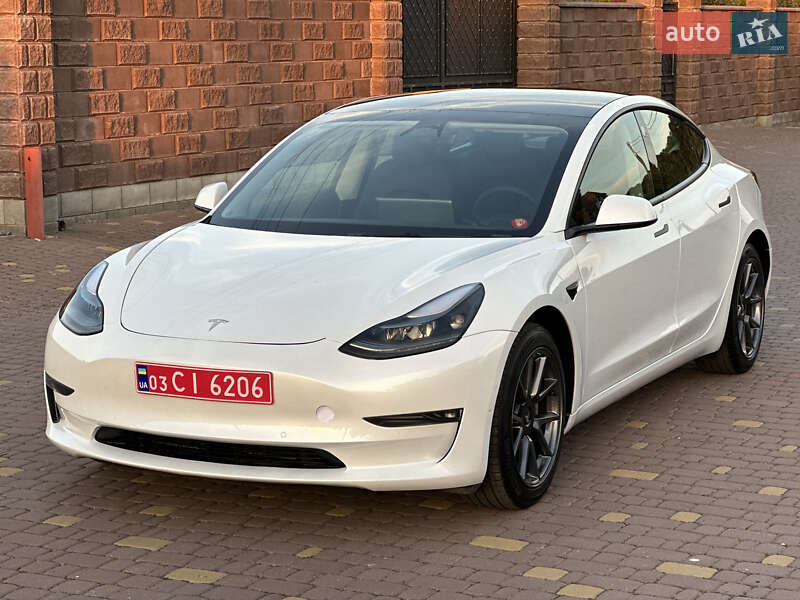 Седан Tesla Model 3 2022 в Ровно