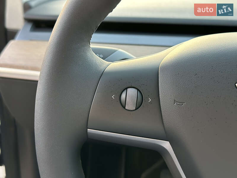 Седан Tesla Model 3 2022 в Ровно