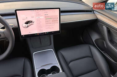Седан Tesla Model 3 2022 в Ровно