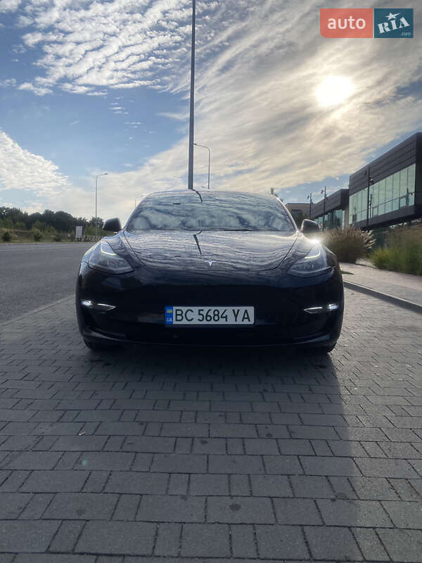 Седан Tesla Model 3 2022 в Хмельницком