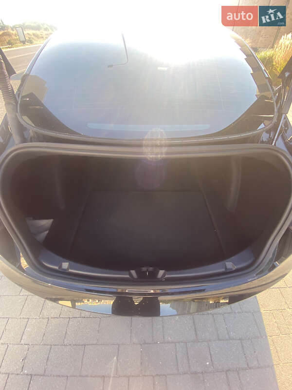 Седан Tesla Model 3 2022 в Хмельницком