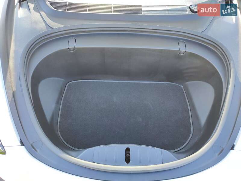 Седан Tesla Model 3 2019 в Киеве