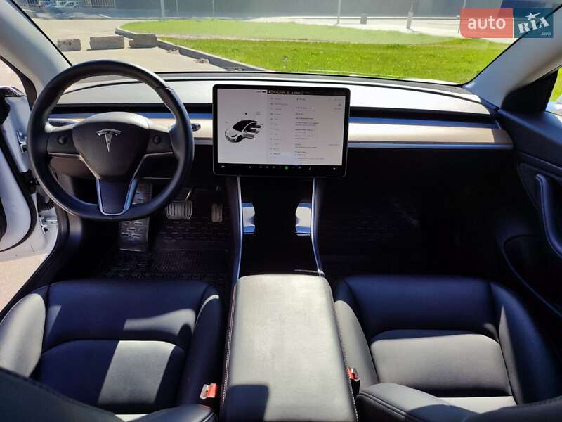 Седан Tesla Model 3 2019 в Киеве