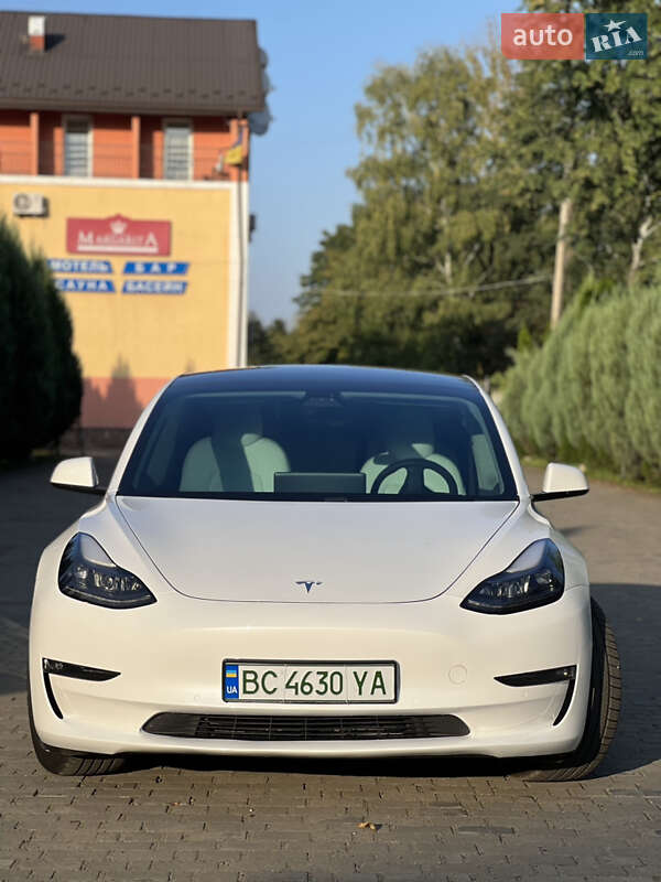 Седан Tesla Model 3 2021 в Самборі