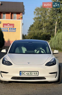 Седан Tesla Model 3 2021 в 