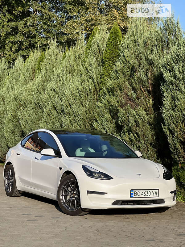 Седан Tesla Model 3 2021 в Самборе