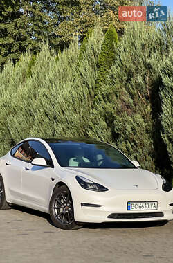 Седан Tesla Model 3 2021 в 