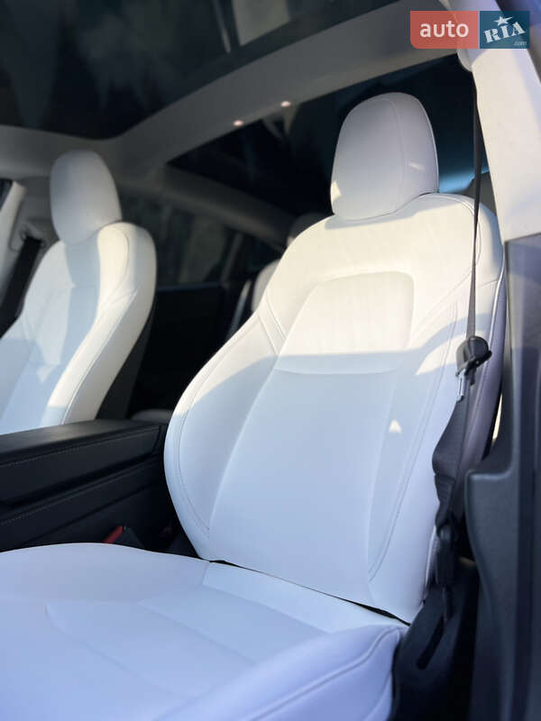 Седан Tesla Model 3 2021 в Самборі