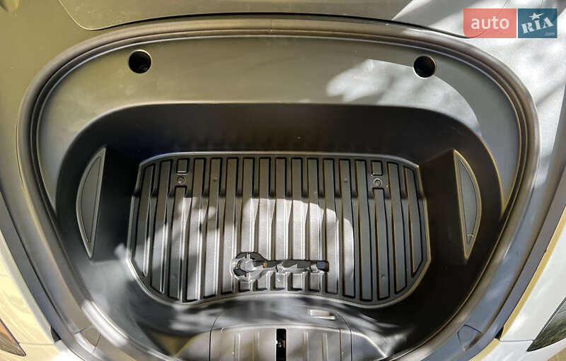 Седан Tesla Model 3 2021 в Самборе