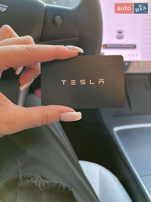Седан Tesla Model 3 2021 в Самборі