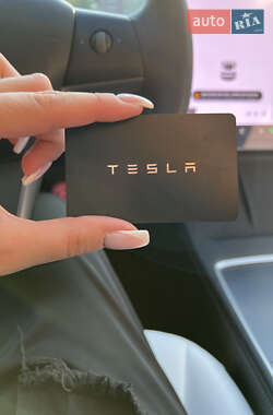 Седан Tesla Model 3 2021 в 