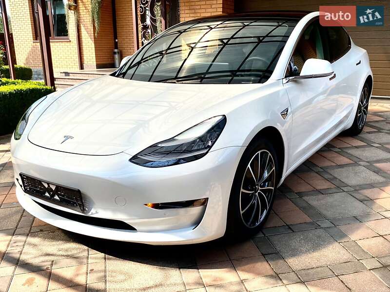 Tesla Model 3 2020