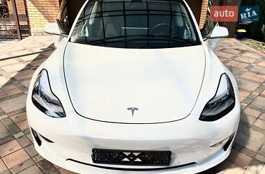 Седан Tesla Model 3 2020 в Киеве