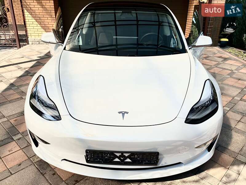 Седан Tesla Model 3 2020 в Києві