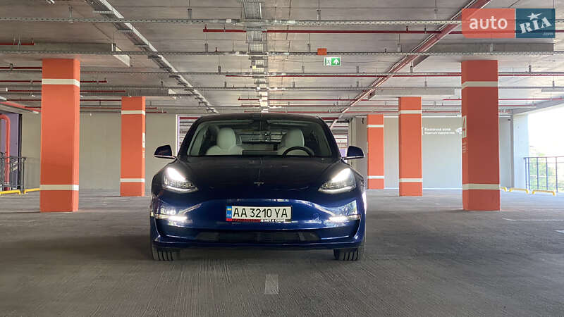 Седан Tesla Model 3 2018 в Киеве
